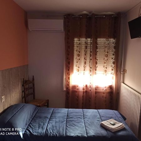 Hostal Galicia ฟิกวยเรส ภายนอก รูปภาพ