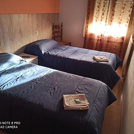 Hostal Galicia ฟิกวยเรส ภายนอก รูปภาพ